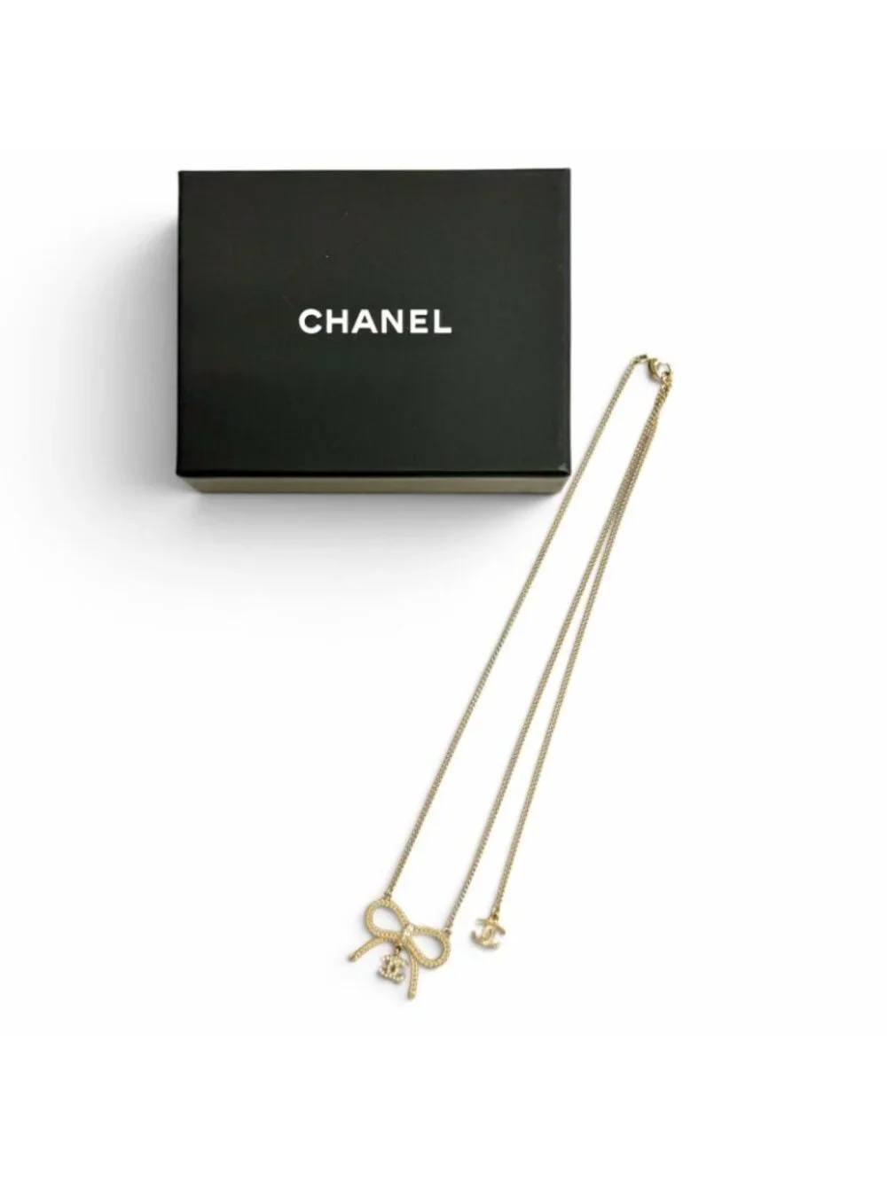 Chanel CC Logo Rhinestone Ribbon Necklace Gold
